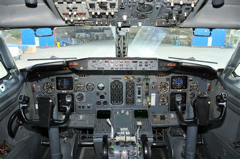 boeing 737-400 cockpit